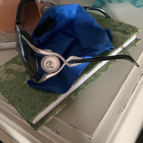 💯Authentic used Roberto Cavalli sunglasses with dust cloth and original case - Picture 2 of 16